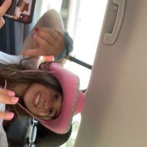 Meet your Posher, Leila